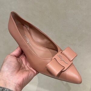 $750 Salvatore Ferragamo Viva Leather Bow Ballerina Flats,‎ New Blush
